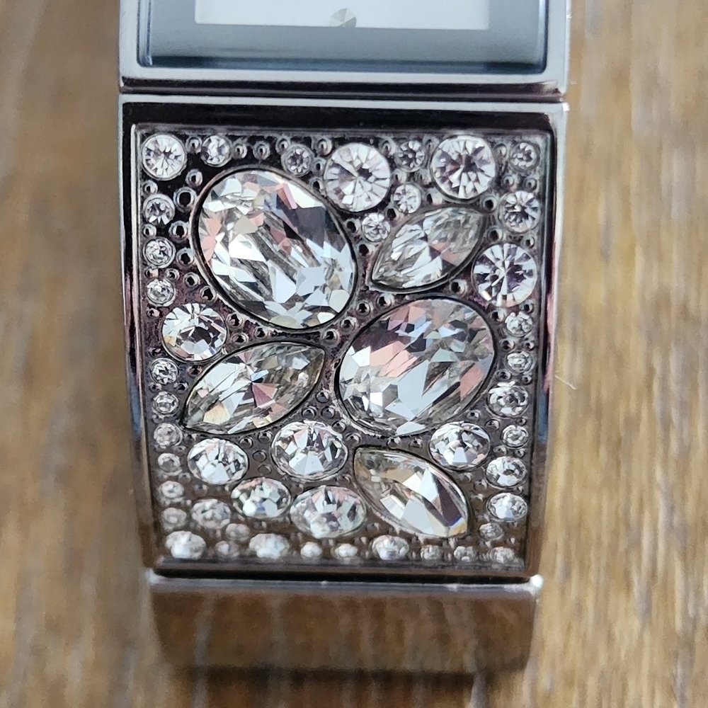 NWT Guess Silver Tone Rhinestone Bangle Watch with Pouch - Picture 6 of 11